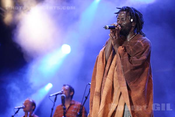 TIKEN JAH FAKOLY - 2005-09-09 - LA COURNEUVE - Parc Departemental - Grande Scene - 